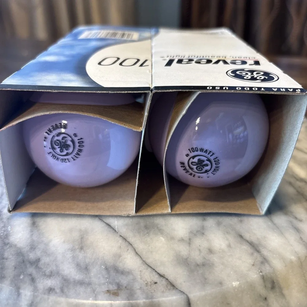 GE Reveal - 100 Watt Light Bulbs - A19 4-Pack New NOS